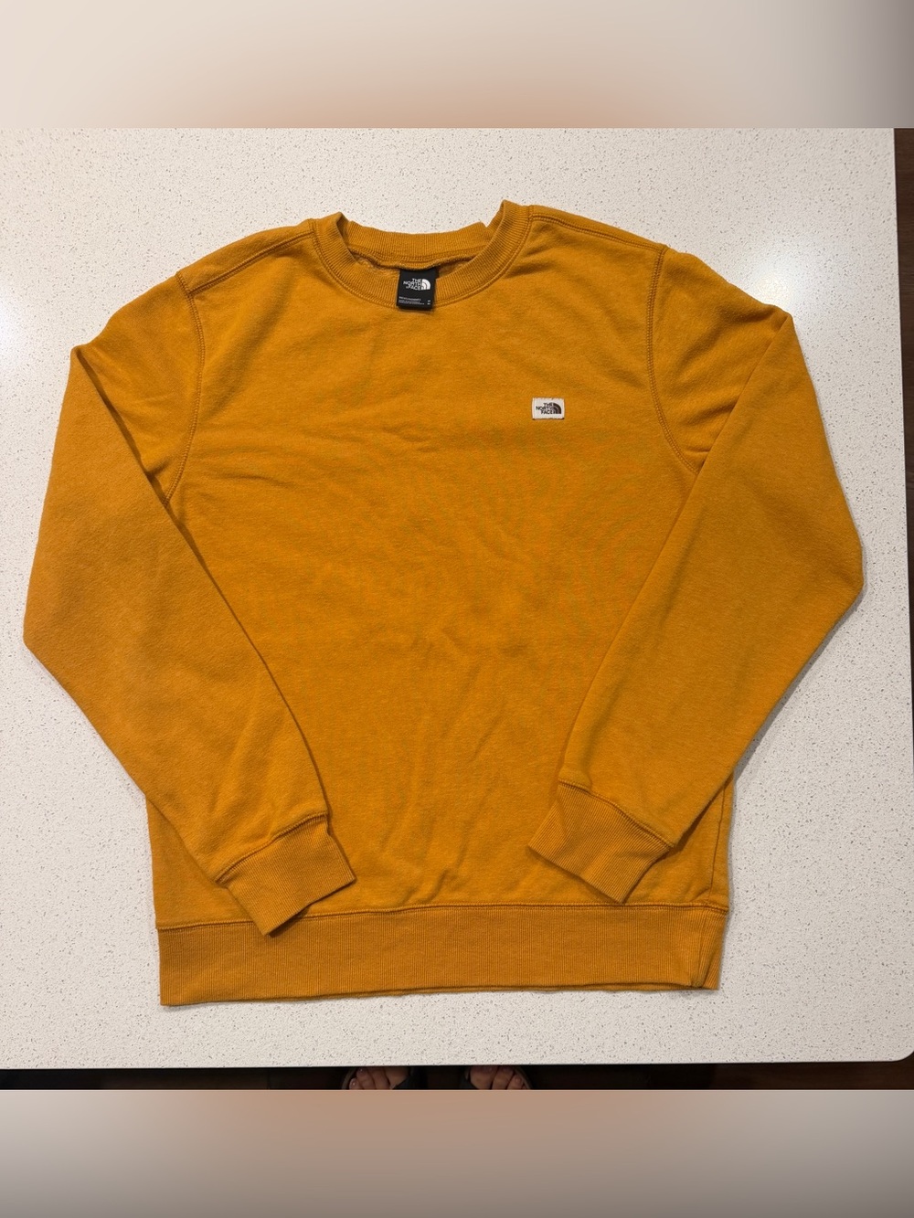 The North Face Men's M Crewneck Sweatshirt Mustard Gold Fleece Patch Logo
